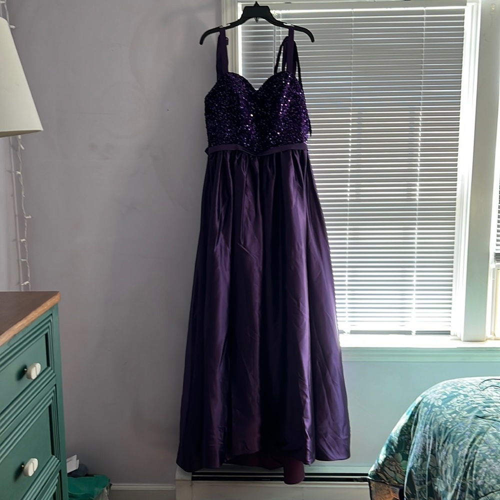 Plum evening/bridal/prom dress with corset tie top size 12